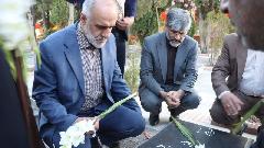 ادای احترام مدیر امور ایثارگران قوه قضائیه به مقام شامخ شهداء ادای احترام مدیر امور ایثارگران قوه قضائیه به مقام شامخ شهداء