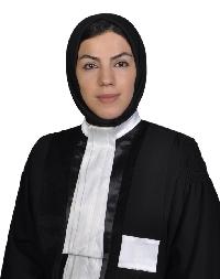 سیده زینب کمونه وکیل پایه یک دادگستری شهر همدان و عضو کانون وکلای همدان