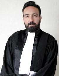 جواد افشاری وکیل پایه یک دادگستری شهر قزوین و عضو کانون وکلای همدان