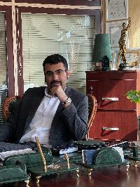 رضا قانع وکیل پایه یک دادگستری شهر تهران و عضو کانون وکلای مرکز